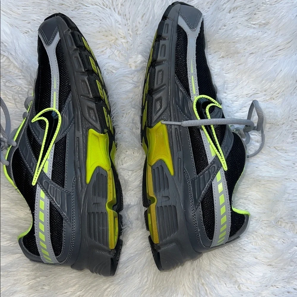 Nike dynamic shoes